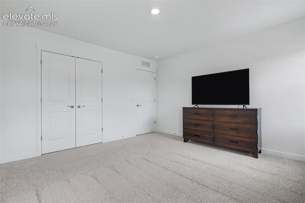 Image 21 of 47: Bedroom