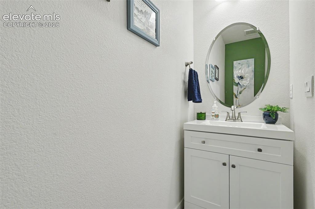 Image 7 of 47: Bathroom