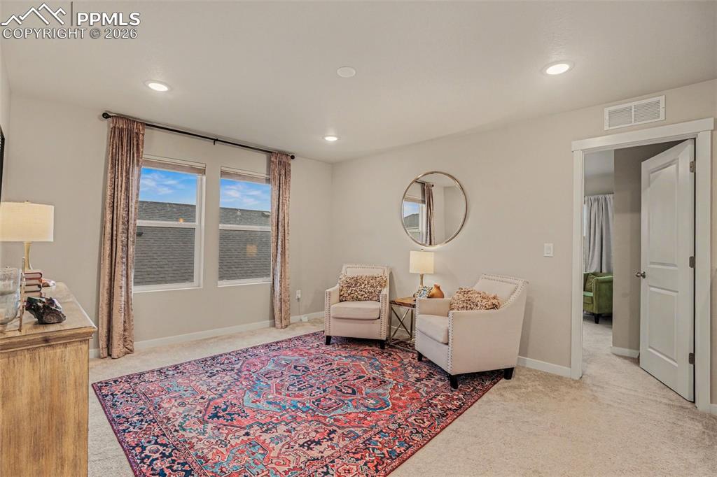 Image 18 of 41: Sitting Room