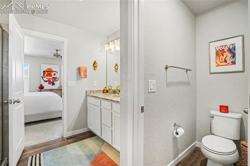 Image 24 of 41: Bathroom