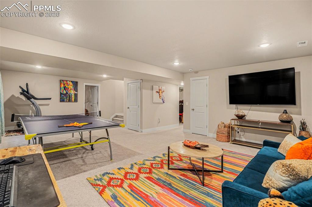 Image 31 of 41: Living Room