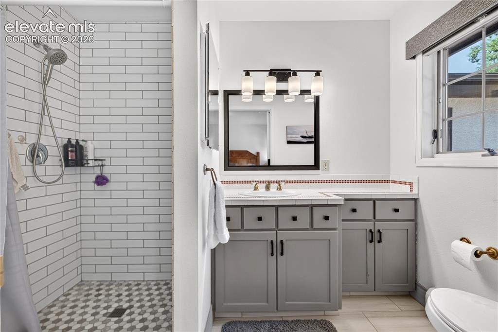 Image 11 of 21: Bathroom