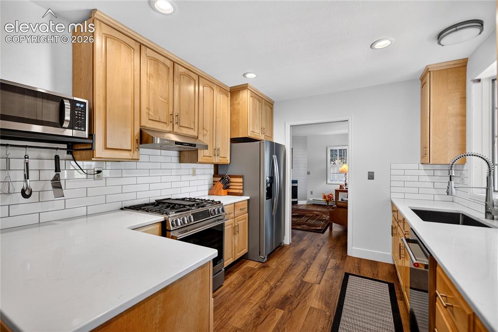 Image 6 of 21: Kitchen