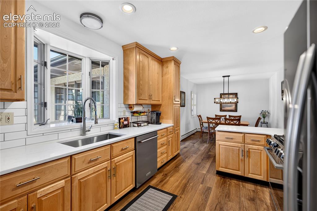 Image 7 of 21: Kitchen