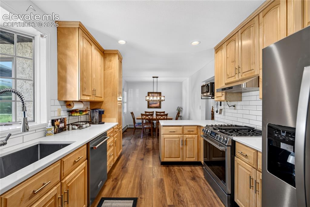 Image 8 of 21: Kitchen
