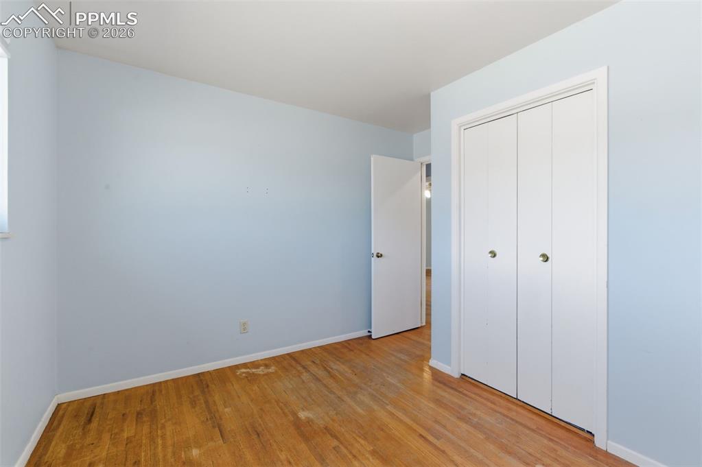 Image 13 of 30: Bedroom