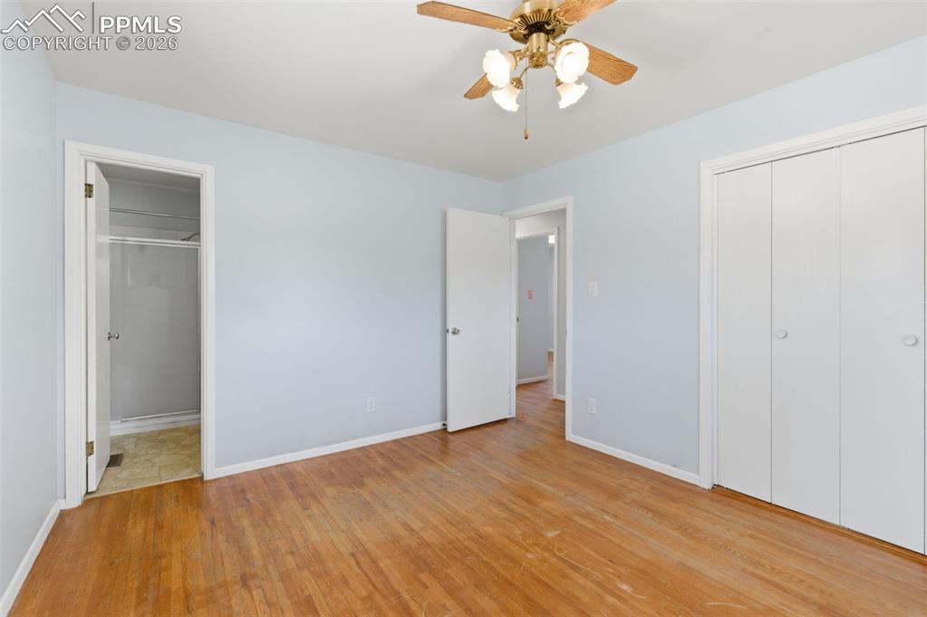 Image 19 of 30: Bedroom