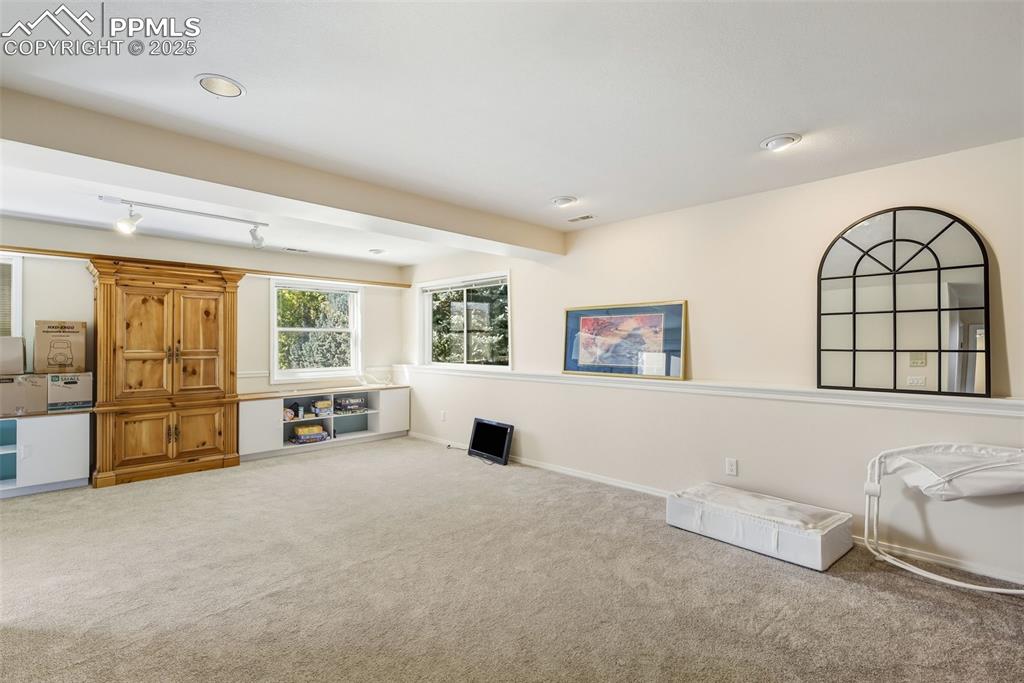 Image 26 of 49: Sitting Room