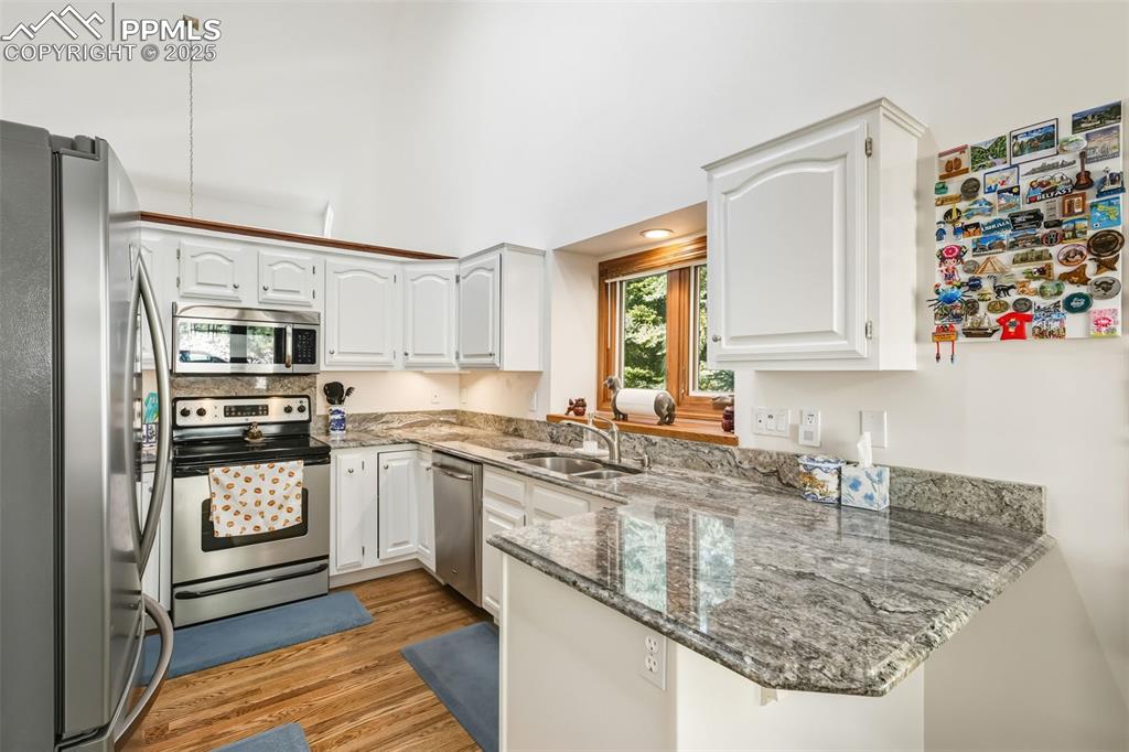 Image 6 of 49: Kitchen