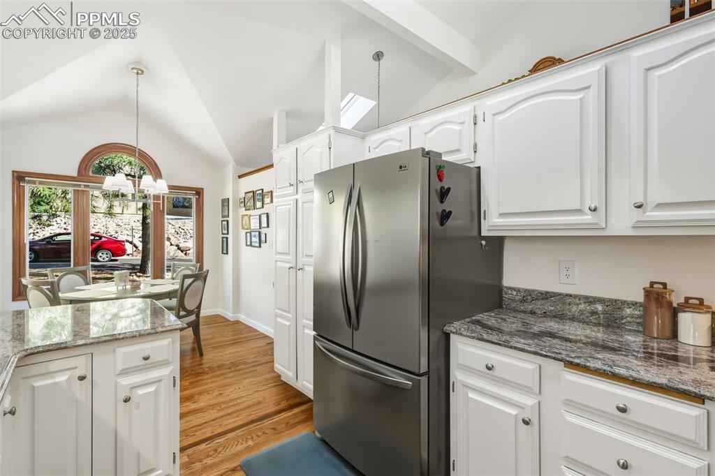 Image 7 of 49: Kitchen