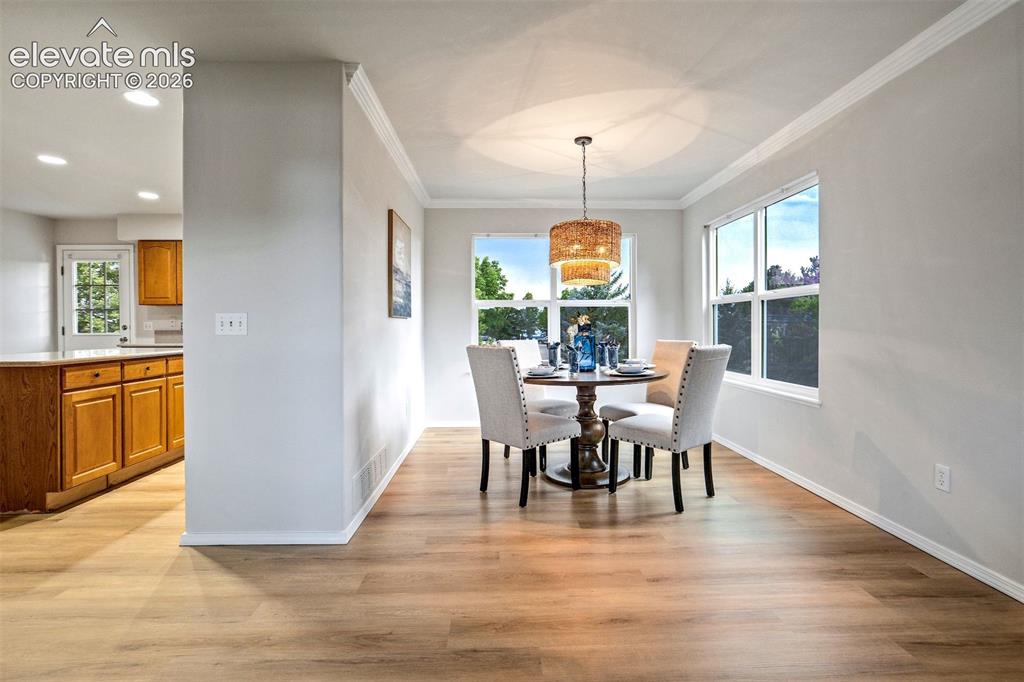 Image 12 of 49: Dining Area