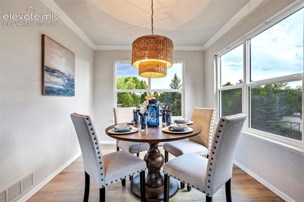 Image 13 of 49: Dining Area