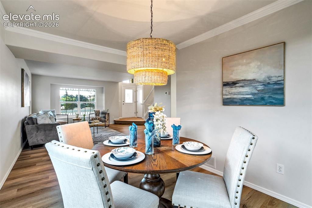 Image 14 of 49: Dining Area