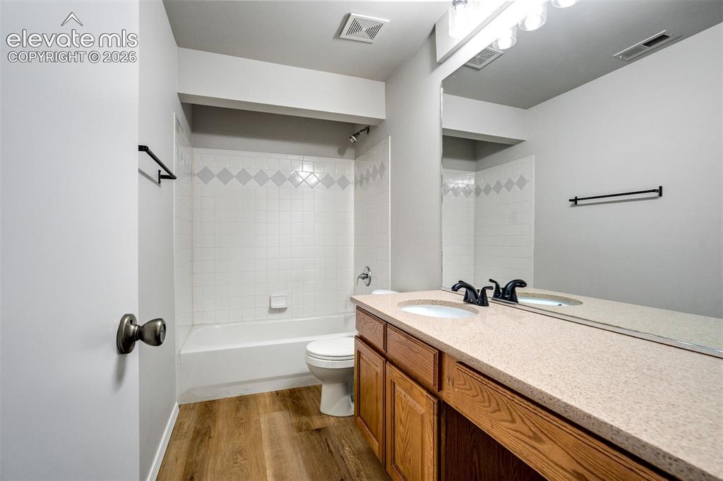 Image 45 of 49: Bathroom