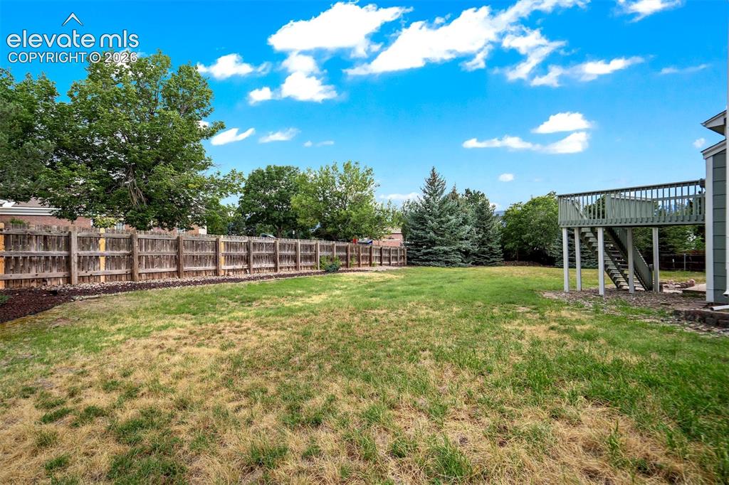 Image 48 of 49: Yard