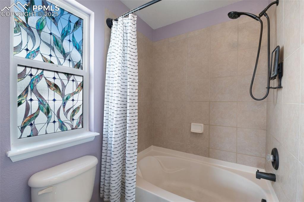 Image 20 of 41: Bathroom