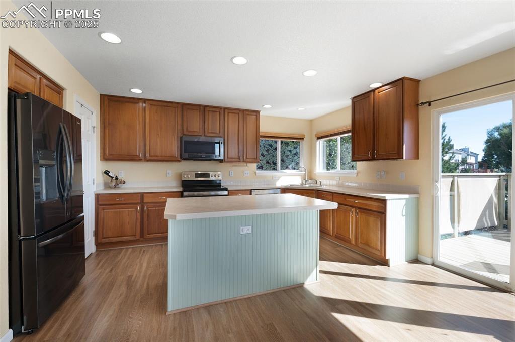 Image 5 of 41: Kitchen