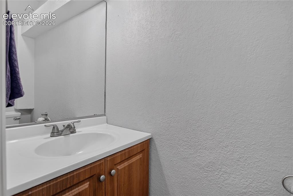 Image 15 of 27: Bathroom