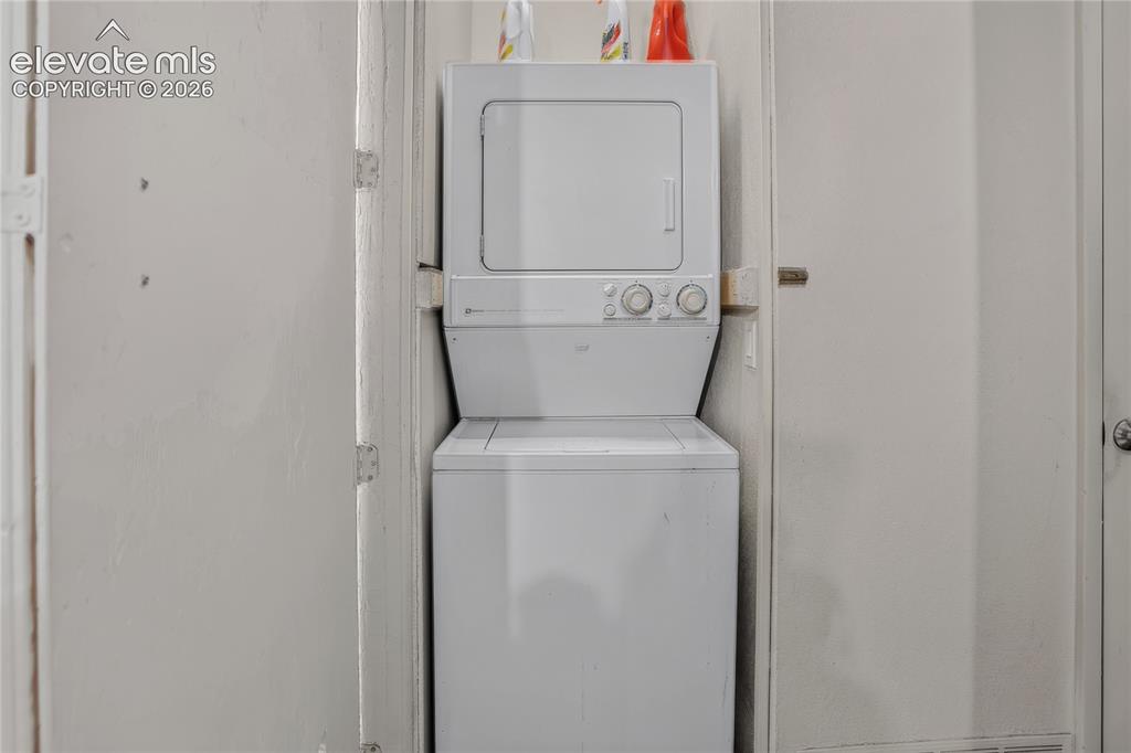 Image 16 of 27: Laundry