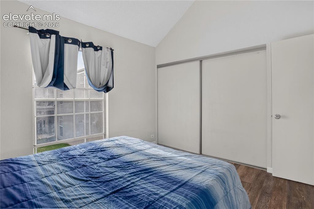 Image 17 of 27: Bedroom