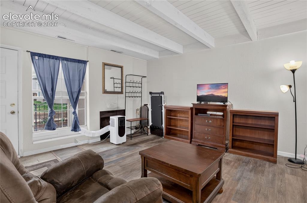 Image 8 of 27: Living Room