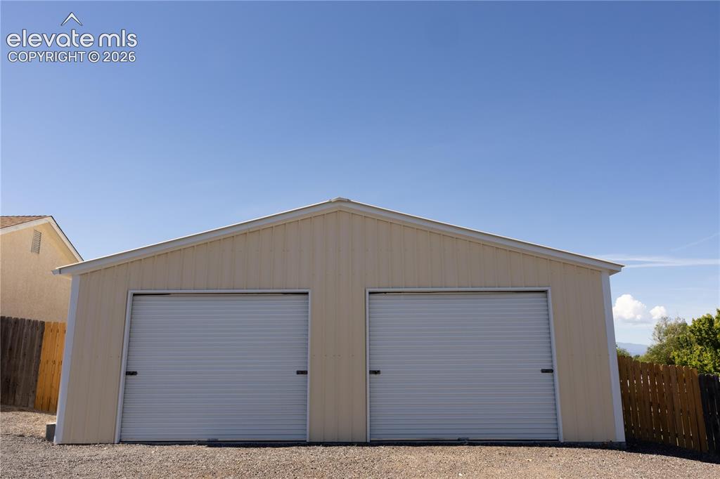 Image 11 of 47: Garage