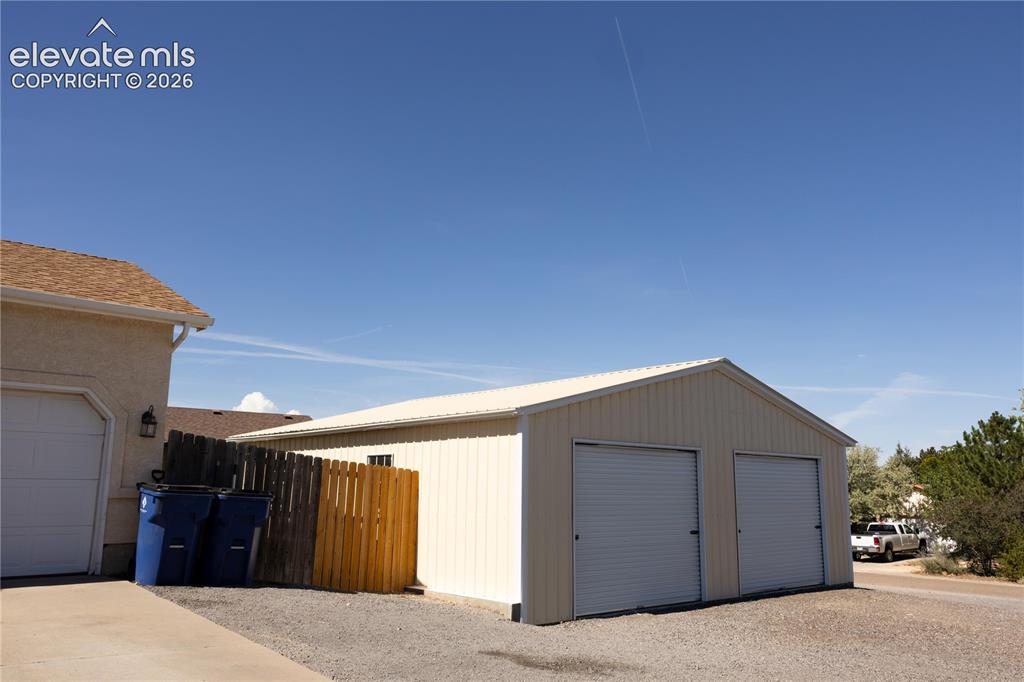 Image 9 of 47: Garage