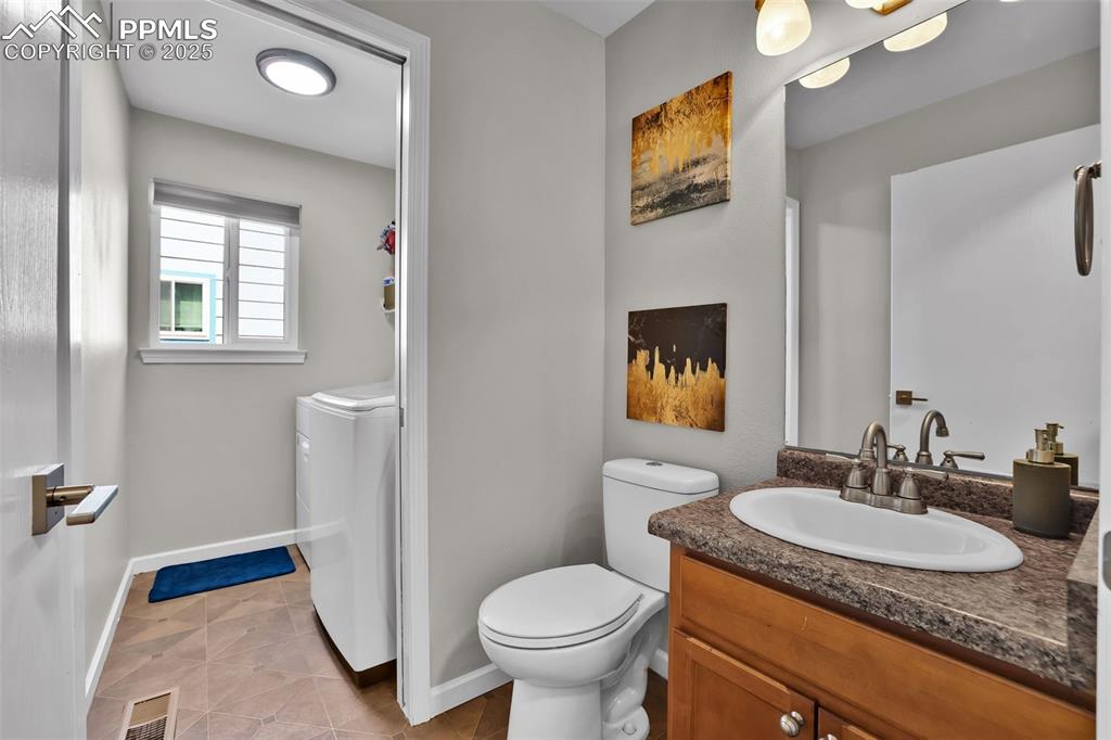 Image 15 of 39: Bathroom