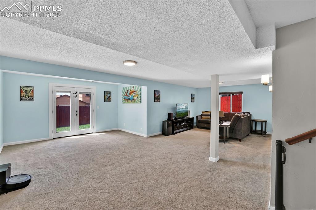 Image 28 of 39: Living Room