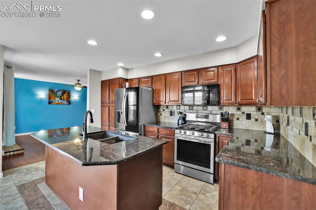 Image 7 of 39: Kitchen