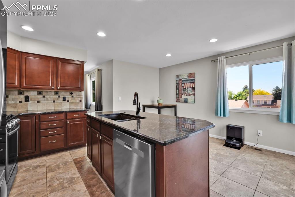 Image 8 of 39: Kitchen