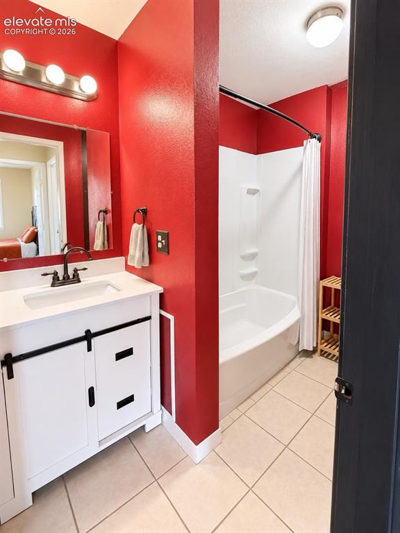 Image 20 of 26: Bathroom