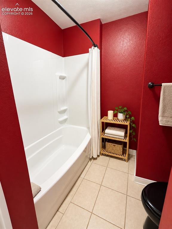 Image 21 of 26: Bathroom