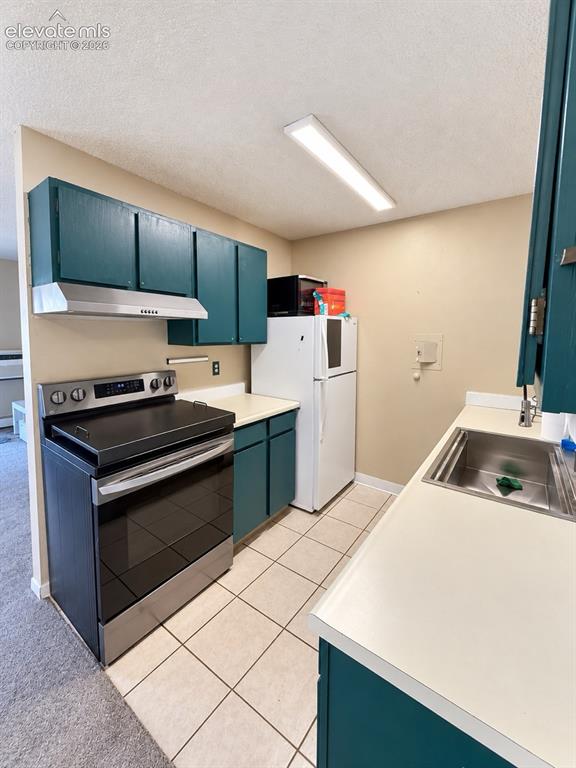 Image 6 of 26: Kitchen