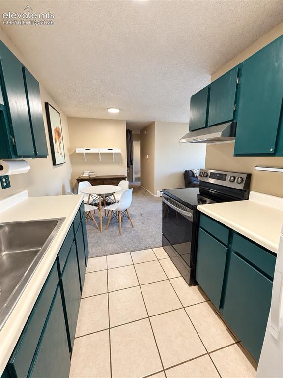 Image 7 of 26: Kitchen