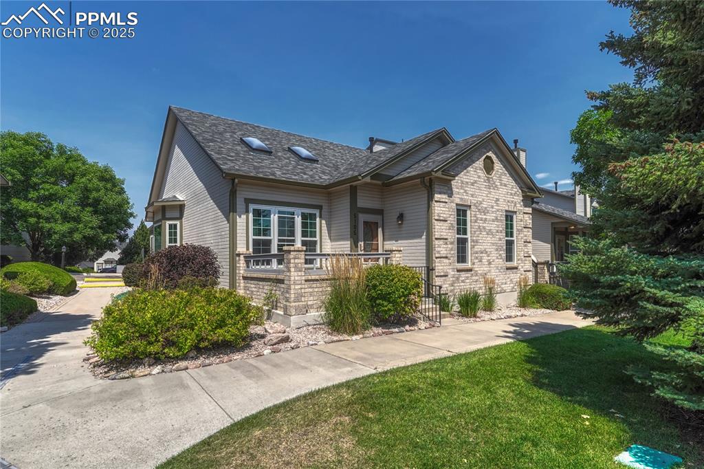 Caption: End Unit Townhome in quiet community!