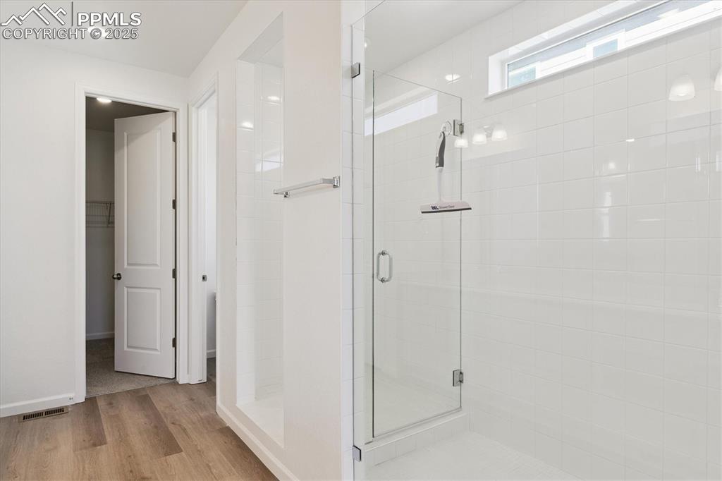 Image 13 of 16: Bathroom