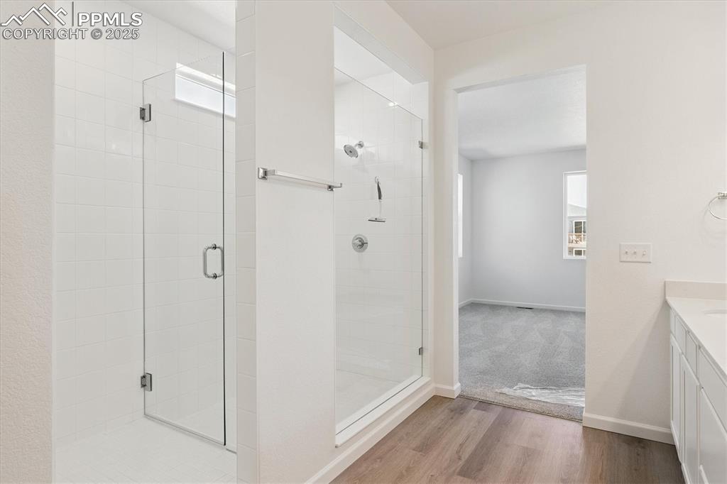 Image 14 of 16: Bathroom