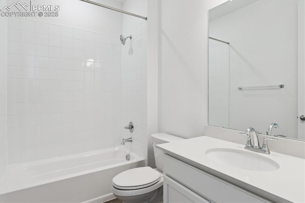 Image 3 of 16: Bathroom