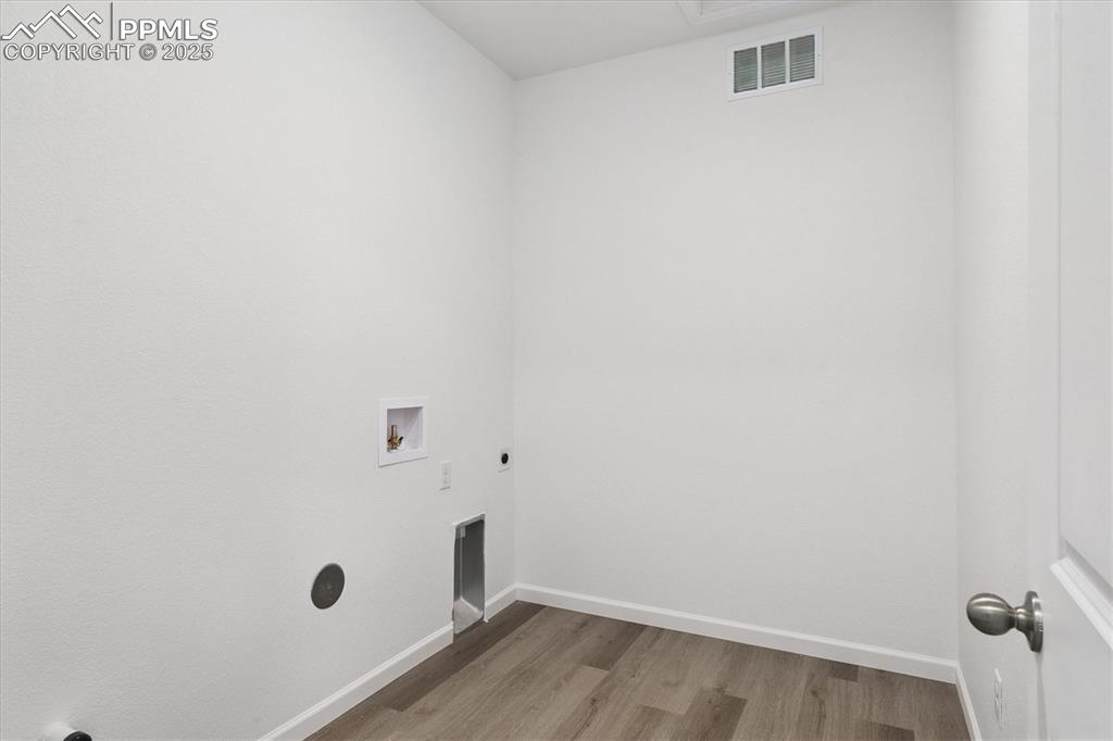 Image 5 of 16: Laundry