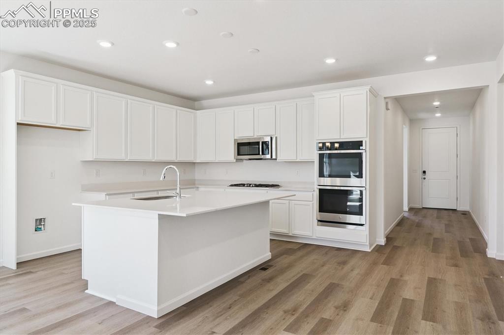 Image 6 of 16: Kitchen