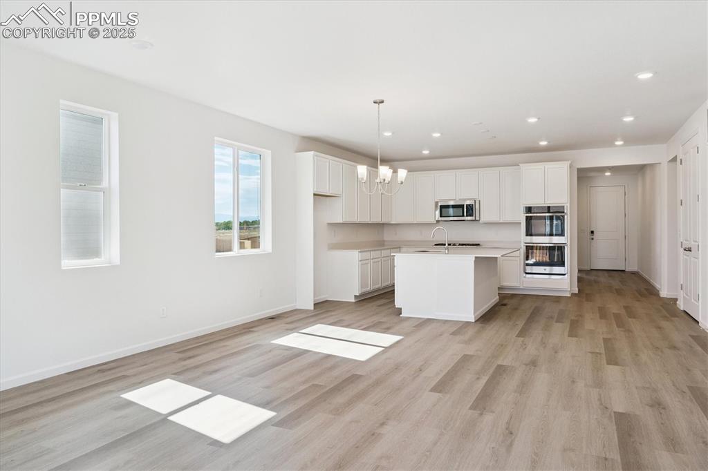 Image 8 of 16: Kitchen