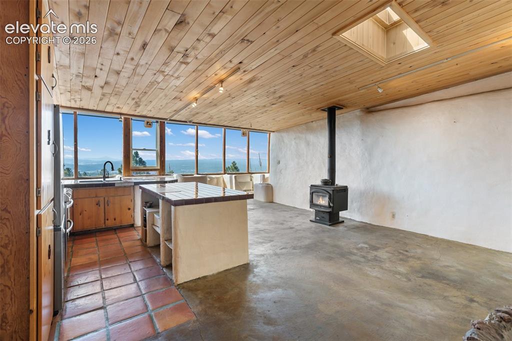 Image 12 of 45: Kitchen