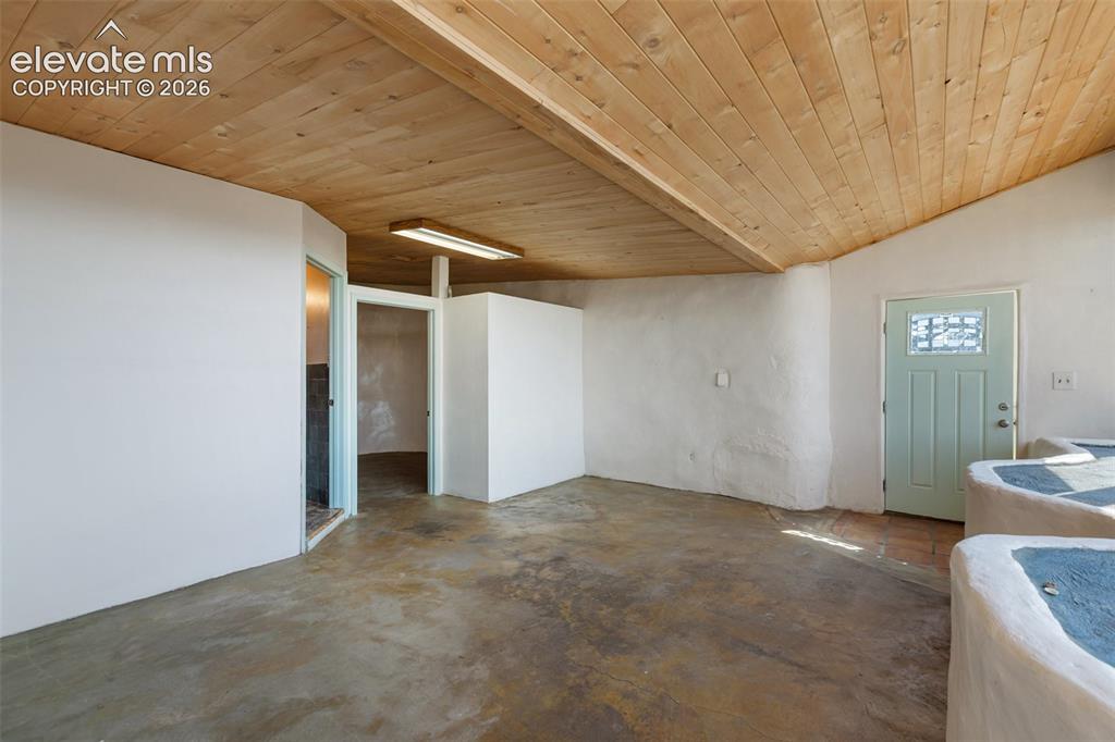 Image 6 of 45: Living Room