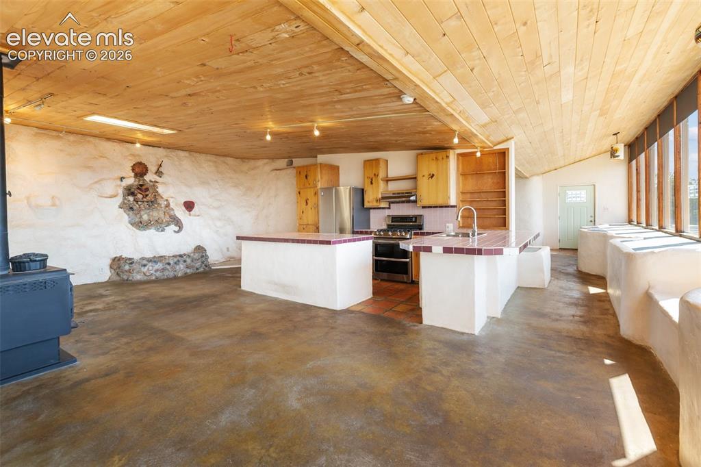 Image 9 of 45: Kitchen