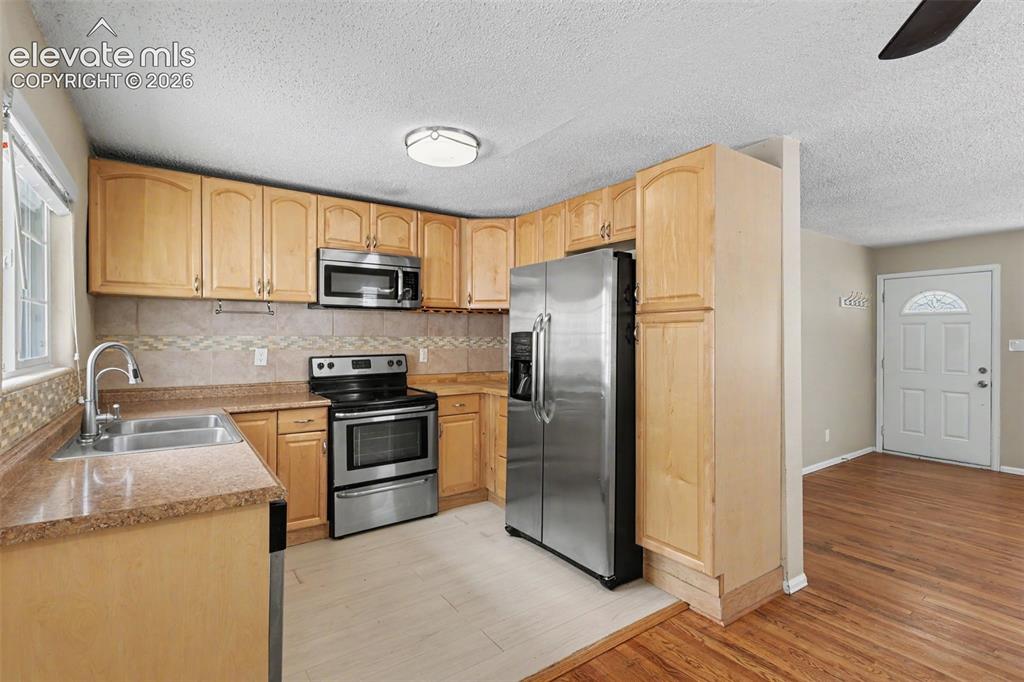 Image 12 of 34: Kitchen