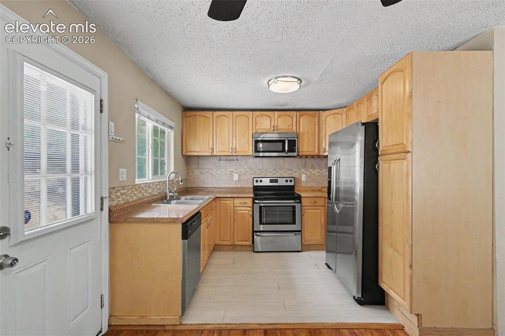 Image 13 of 34: Kitchen