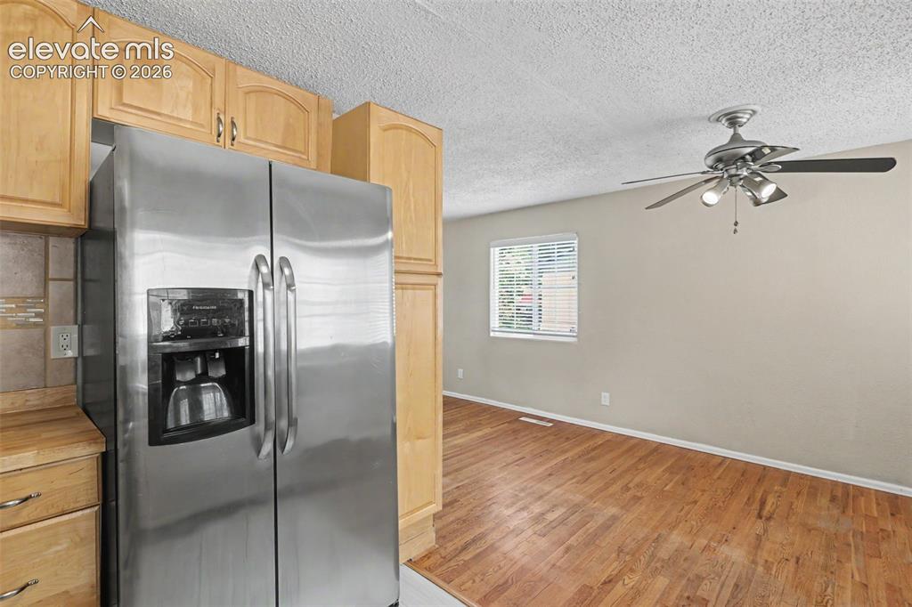 Image 15 of 34: Kitchen