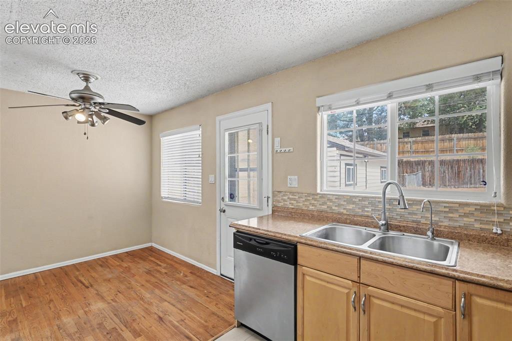 Image 16 of 34: Kitchen