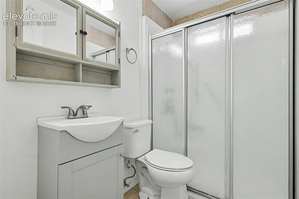 Image 26 of 34: Bathroom